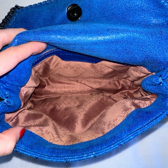 Stella McCartney Vegetarian Suede Quilted Chain-Link Crossbody Bag in Blue - Picture 14 of 16